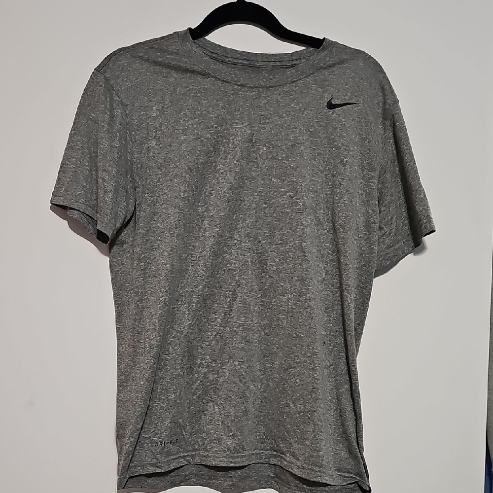 Nike Men's Solid Gray T-Shirt Dri Fit Sz Medium Athletic Workout Basketball